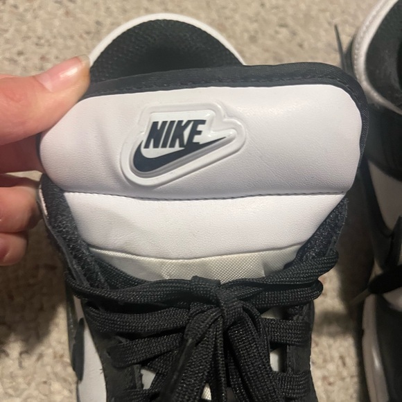 Nike Women's Black and White Sneakers - Picture 3 of 6